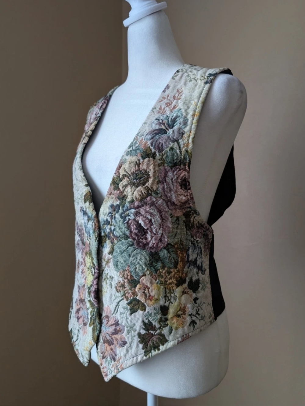 Vintage Huntington Ridge Floral Tapestry Vest Women’s M 12-14 V-Neck Gold Button - Picture 3 of 16
